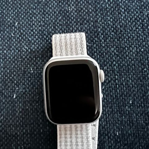 apple watch series 8 (GPS) 41 mm med lader