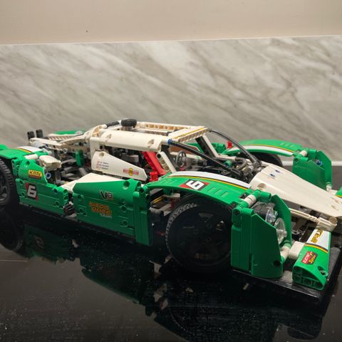 Technic Lego Racing Car V8 motor