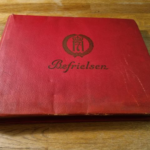 Stort fotoalbum fra freden 1945