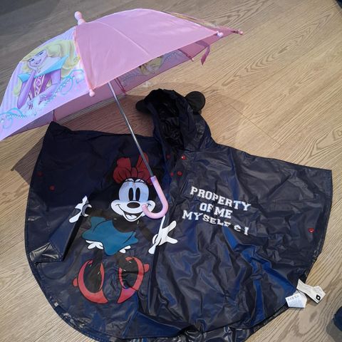 Regnponcho og paraply