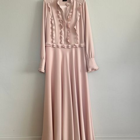 Elegant kjole, ny pris 6500kr