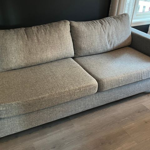 Pent brukt sofa til salgs