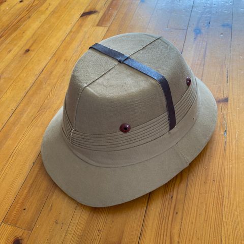 Safarihatt / pith helmet