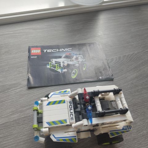 Lego politi bil 42047