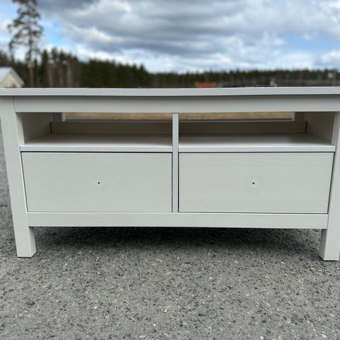 Hvit IKEA tvbenk