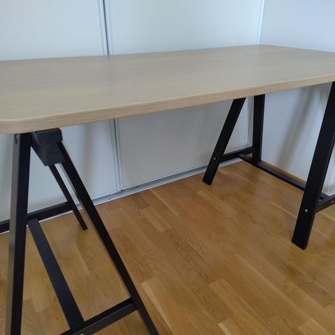 Skrivebord IKEA