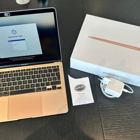 Pent brukt MacBook air 2020 GOLD