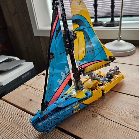 LEGO Technic Racing Yacht Konkurranseseiler Seilbåt 42074 Båt Byggesett