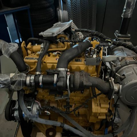 Kubota V3007 / Cat C3.3B Motor