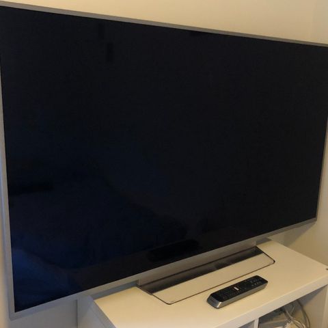 Lite brukt Philips 55PUS8303 4K 55’’ smart-TV selges!