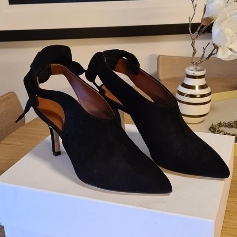 Yvonne Kone pumps