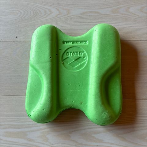 Arena Pull kick board 300 kr