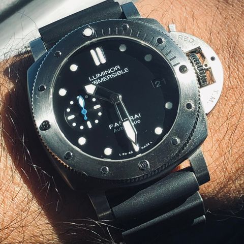 Panerai Submersible PAM00682 42MM