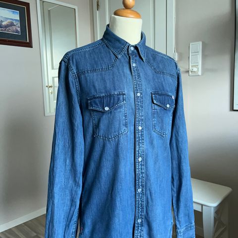 Denim / dongeri mørkeblå skjorte fra Jack and Jones