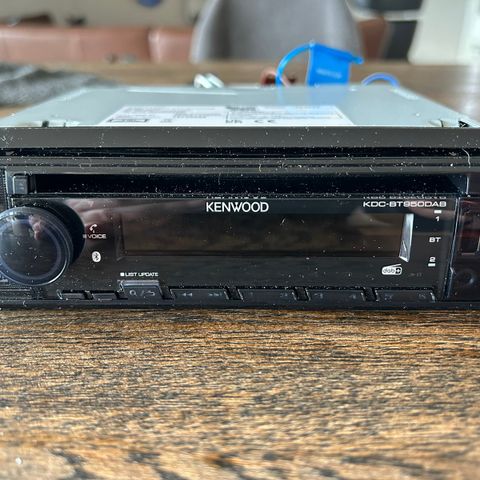 Ny Kenwood bilstereo med CD spiller og trådløs lader