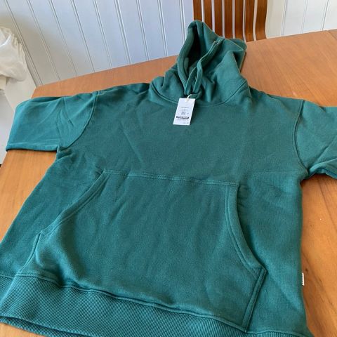 Vailent hoodie -Ubrukt, selges rimelig. Lys grå Lee hoodie, ubetydelig brukt