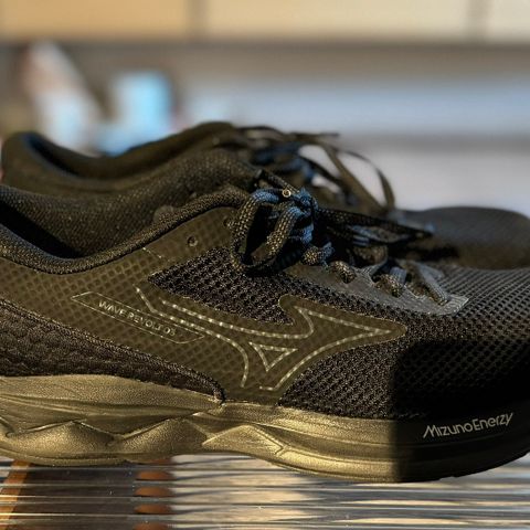 Mizuno Wave Revolt 03 - str 42