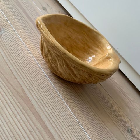 Valnøtt skål i keramikk