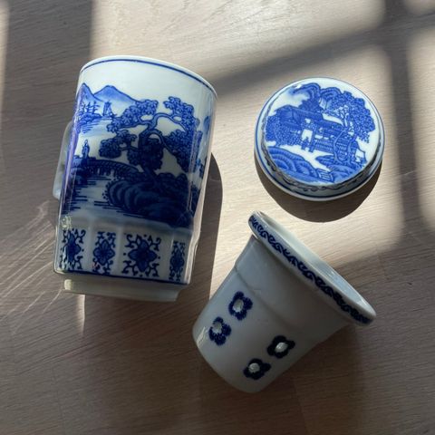 Kinesisk porselen blå/hvit tekopp tre deler med sil