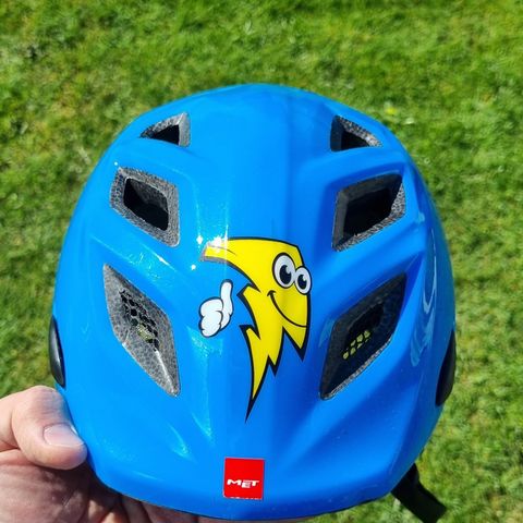 MET hjelm for barn i farge blå (Unisize 46-53 cm)