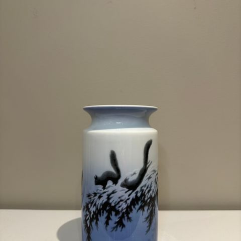 Stor vase fra Porsgrund - Springende ekorn