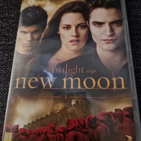 The twilight saga. New moon