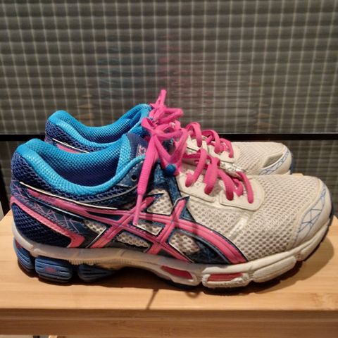 Asics jogge/treningssko 39.5