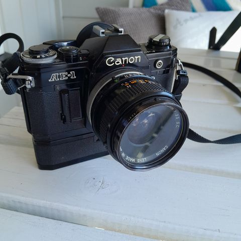Retro Canon AE-1 pluss linser.