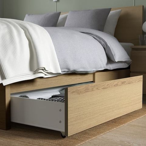 MALM Høy seng til salgs med 4 skuffer .160x200 cm(uten madress )