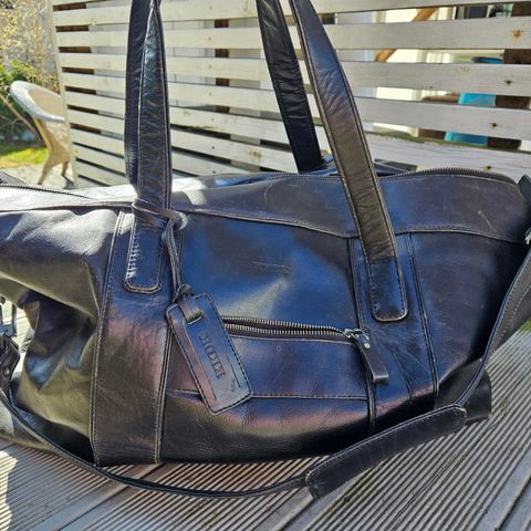 Sort skinn weekend bag