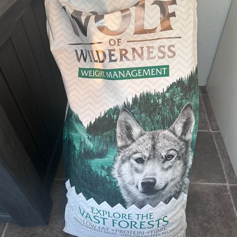Tørrfôr Wolf of Wilderness ca 15 kg inkl boks