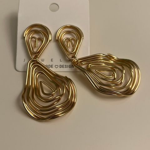 Totally wired coiled earrings/ ørepynt