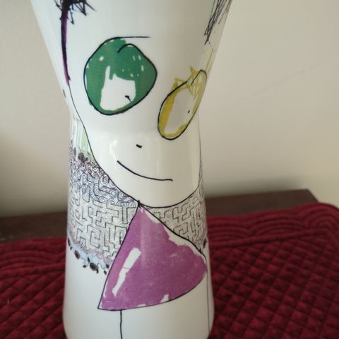 By Aida Poul Pava vase