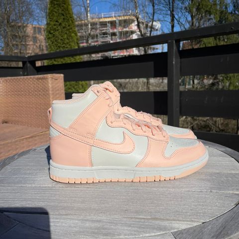 Helt nye! Nike Dunk High Crimson Tint Størrelse 36.5