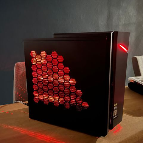 Brukt gaming PC selges!