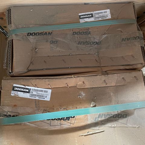 Doosan DX225 underruller nye