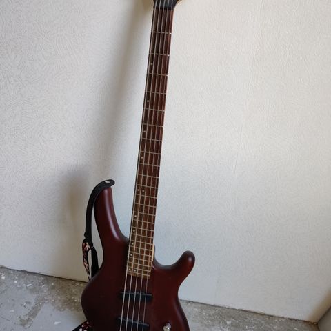 Cort research 5 strengs bass gitar