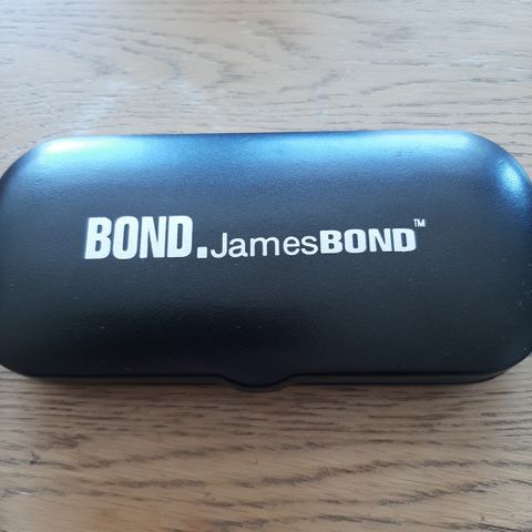 James bond brilleetui.