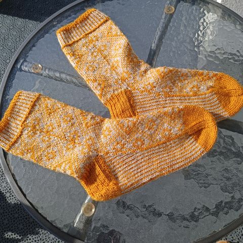 Nye håndstrikkede sokker str 39-41 Silja garn