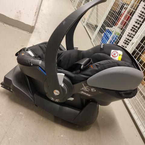 Bilstol - BeSafe Izi Go X1 m/ base -  til baby opp til 1 år ca