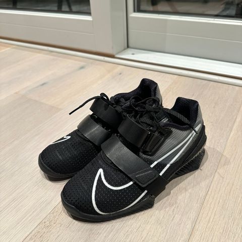 NIKE ROMALEO 4