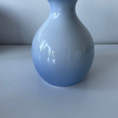 vase fra Bing & Grøndahl - kr 200,-