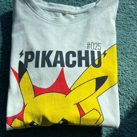 Name it Pikachu t-shirt str. 7-8 år (122-128)