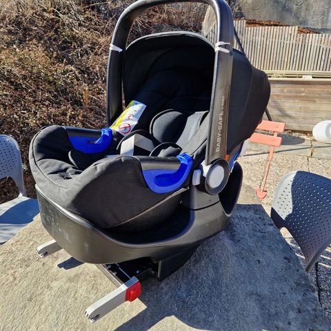 Britax baby-safe i-Size med spedbarnsinnlegg