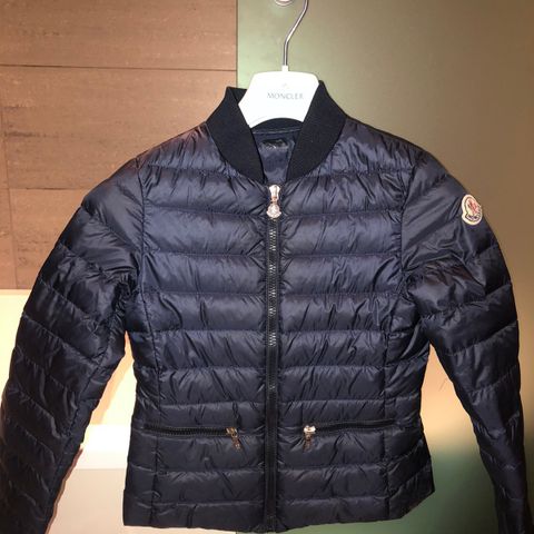 MONCLER jakke til jente str10. Som ny!