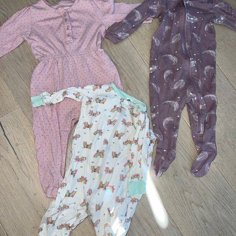 Tre pysjamaser til baby strl. 3-6 mnd