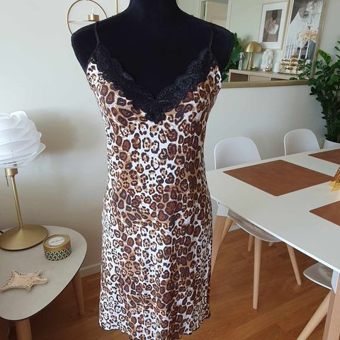 Ny leopard nattkjole med svarte blonder str. 38 (S/M)