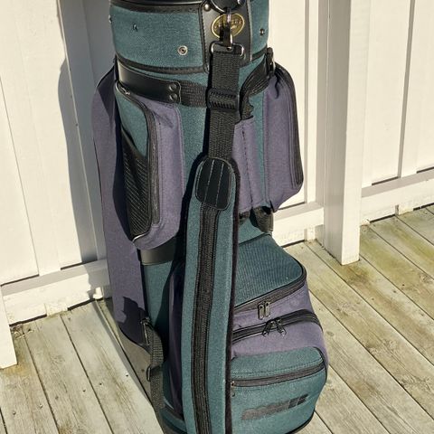 Golfbag med bærereim og hette