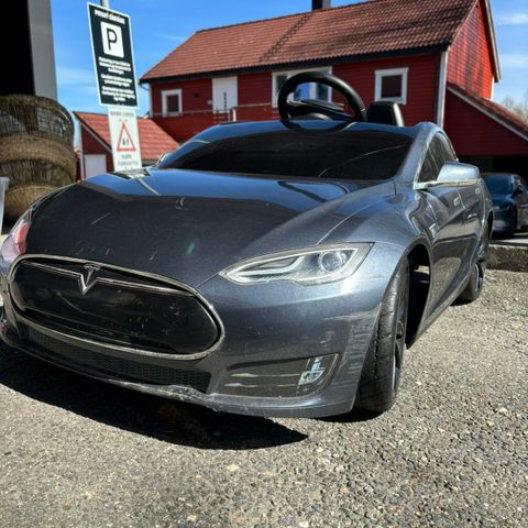 Tesla lekebil