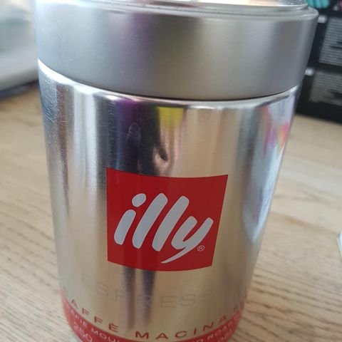 Vintage kaffeboks fra illy